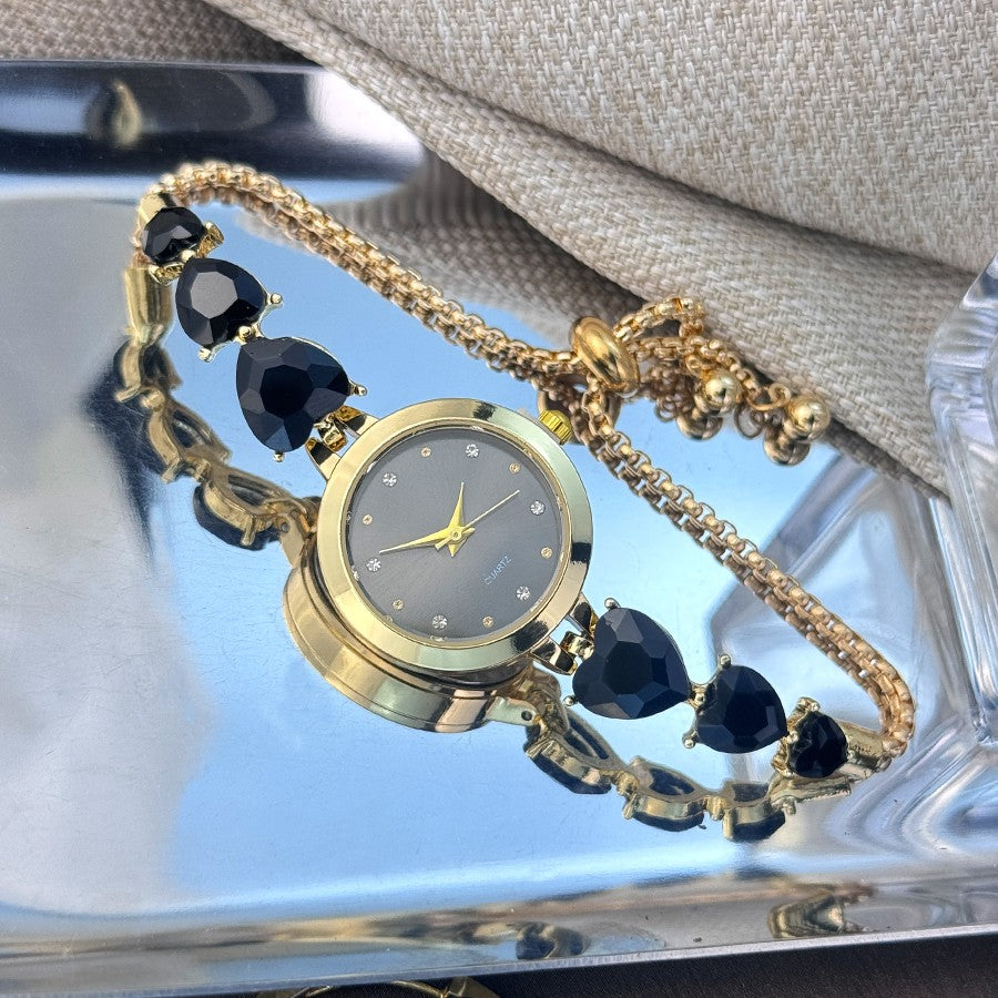 Ladies' quartz watch with three heart-shaped diamond-encrusted bracelet round alloy case and mixed scale simple light luxury