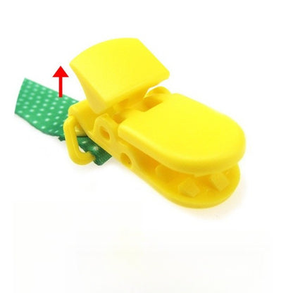 1pc Portable Pacifier Clip: Lightweight material, easy-to-use clip, ideal choice for outings with baby