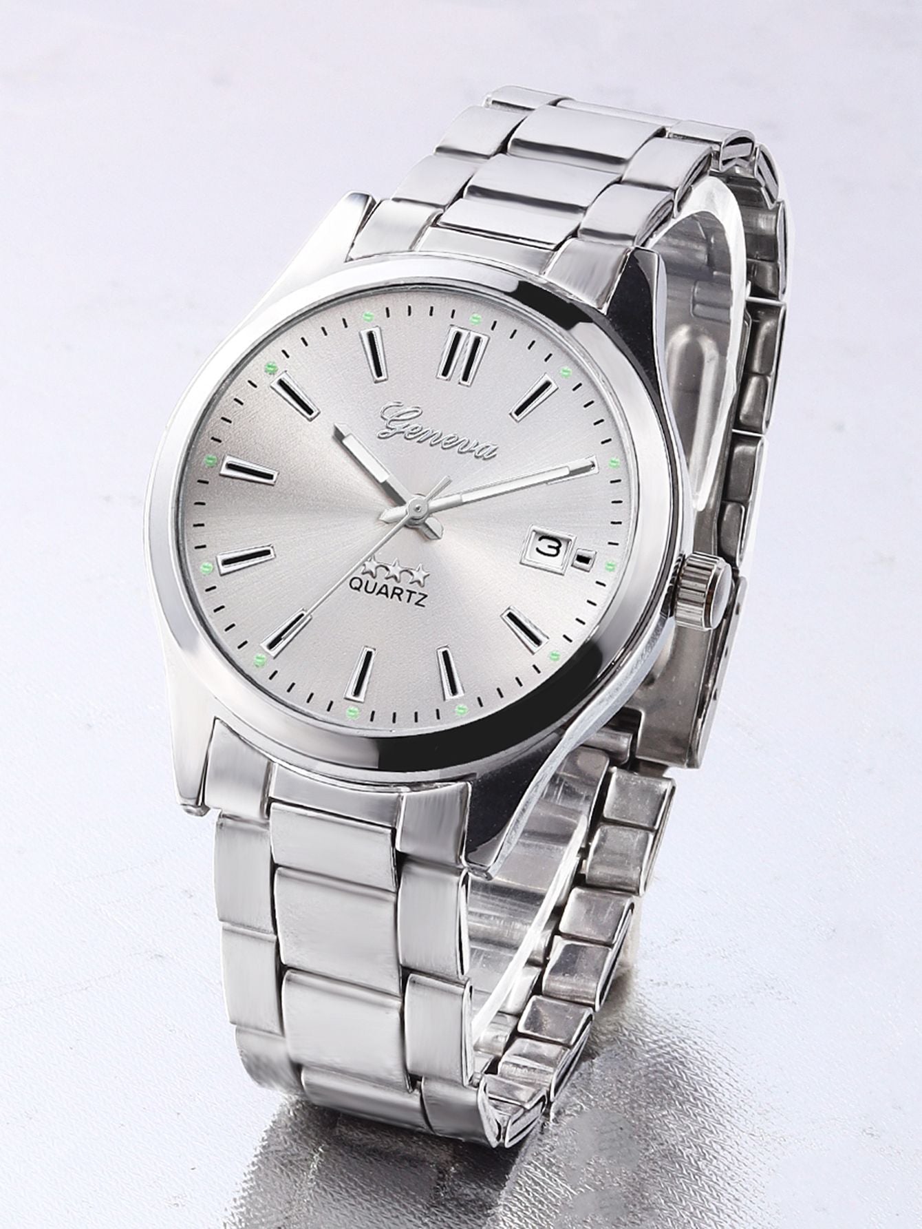 Ladies Quartz Watch Steel Band Design with Calendar Feature Daily Fashion Accessory Birthday Gift without Box