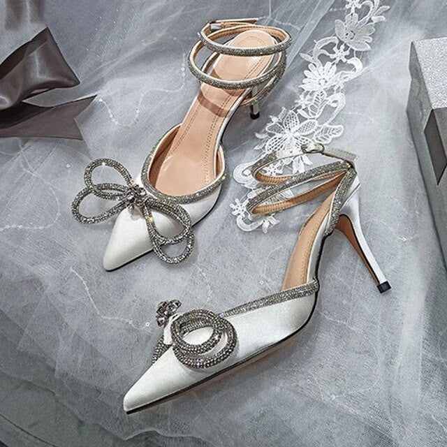 2025 Nova Moda Glitter Strass Sapatos Femininos Bico Fino de Seda com Laço de Cristal Salto Alto Fino com Fivela Sapatos de Festa e Formatura