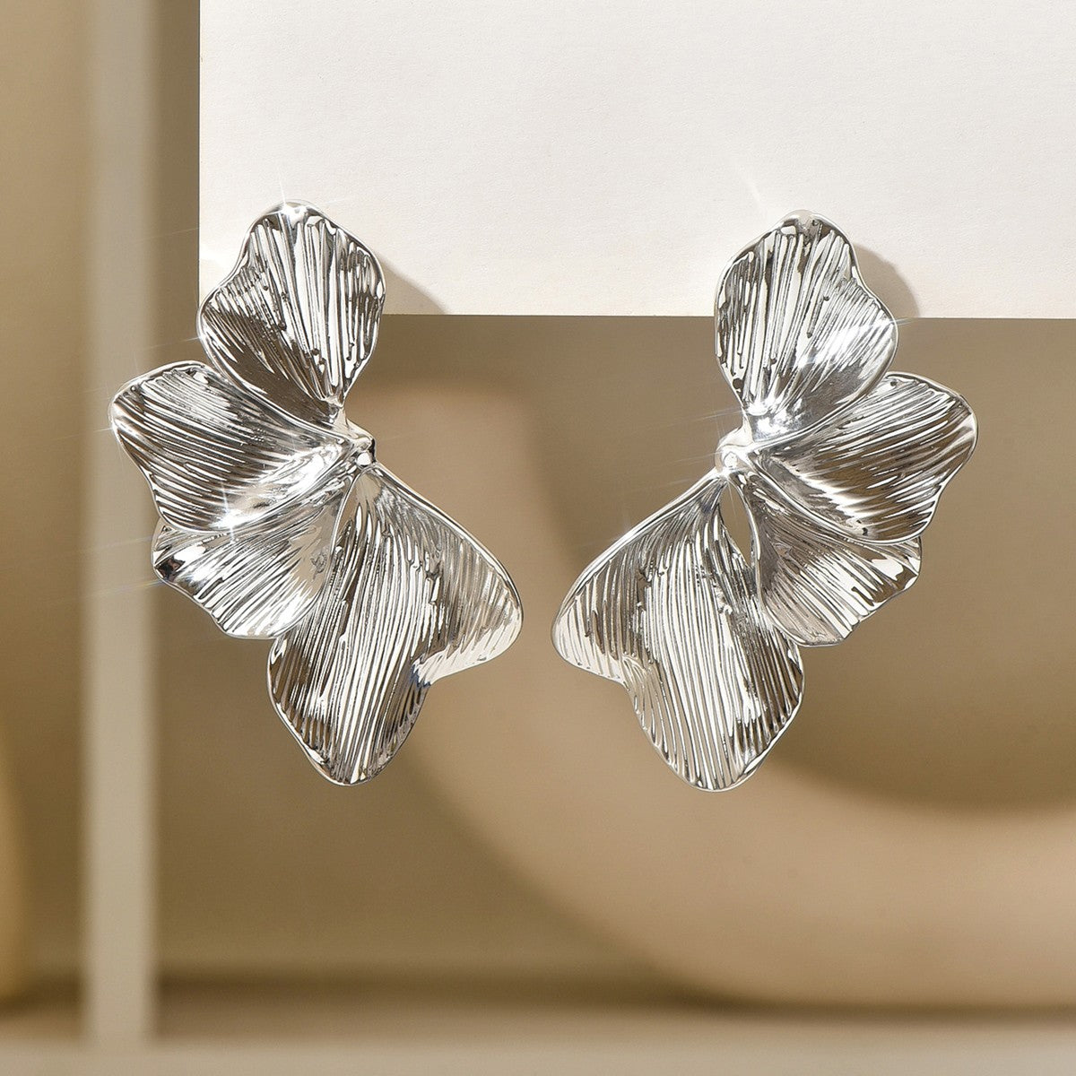 Elegant Ginkgo Leaves Half Flower Stud Earrings for Women Design Sense Gold Color Petals Piercing Earrings Ladies Jewelry