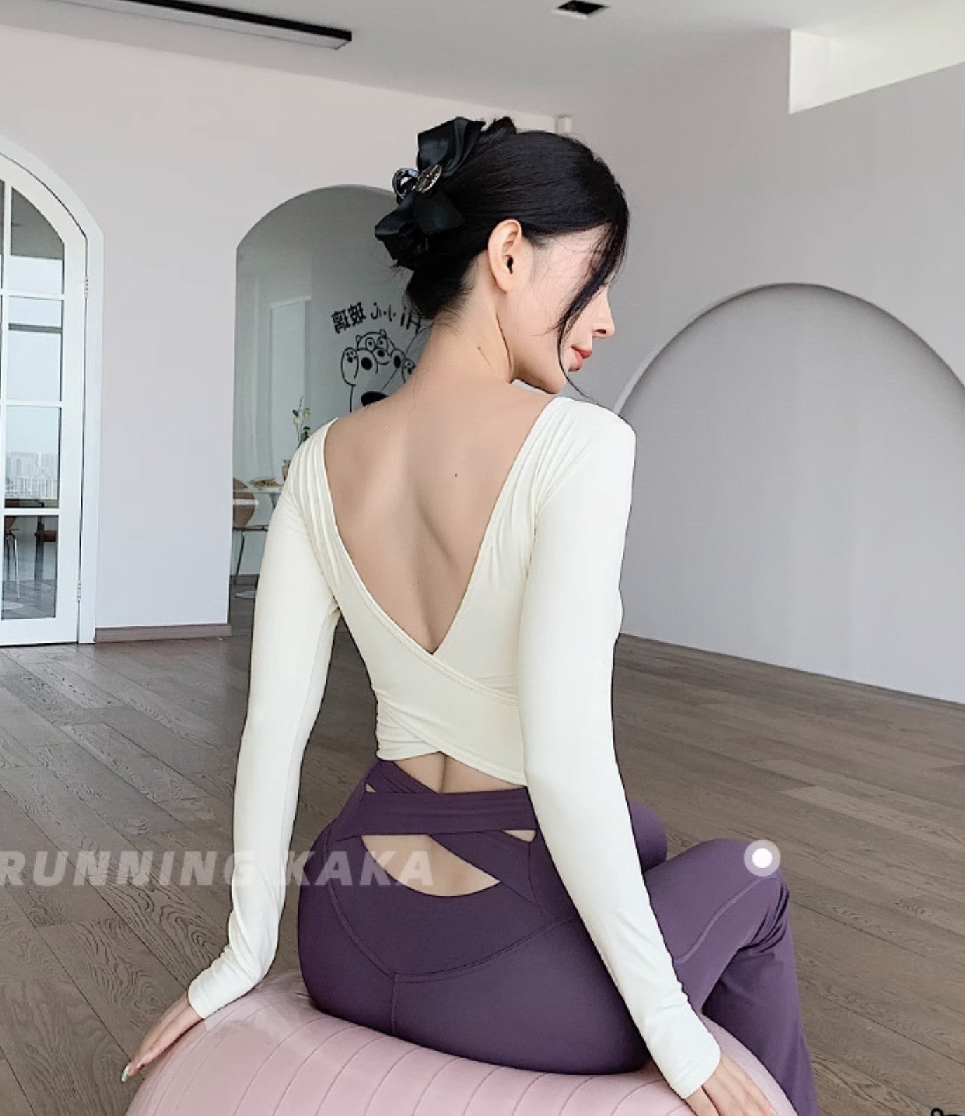 All-in-one deep V open back sexy sports top running training yoga wear slim fit slim casual fitness long sleeves