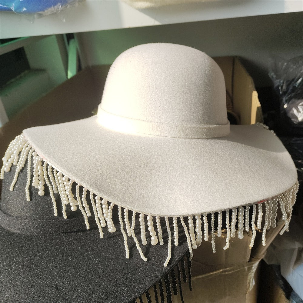 Chapéu Fedora com borla de pérolas para mulheres com aba ondulada, estilo britânico retrô e versátil, estilo Hepburn, chapéu de outono e inverno