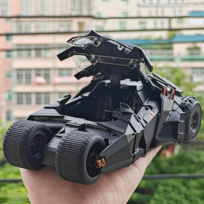 Miniaturas de Batmóvel na Escala 1:24, Carrinhos de Brinquedo com Versão Spray e Liga Fundida, Veículos com Luz e Som para Crianças e Adultos