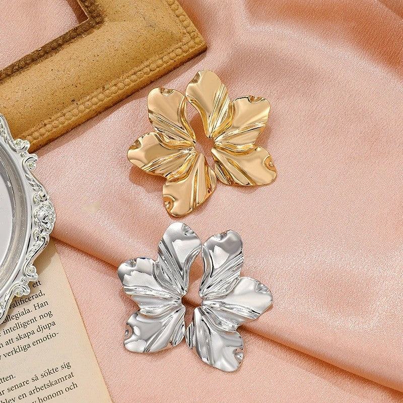 Brincos de pino de meia flor em aço inoxidável para mulheres e meninas Brincos de pino de pétala irregular minimalistas Joias da moda para festas Presentes