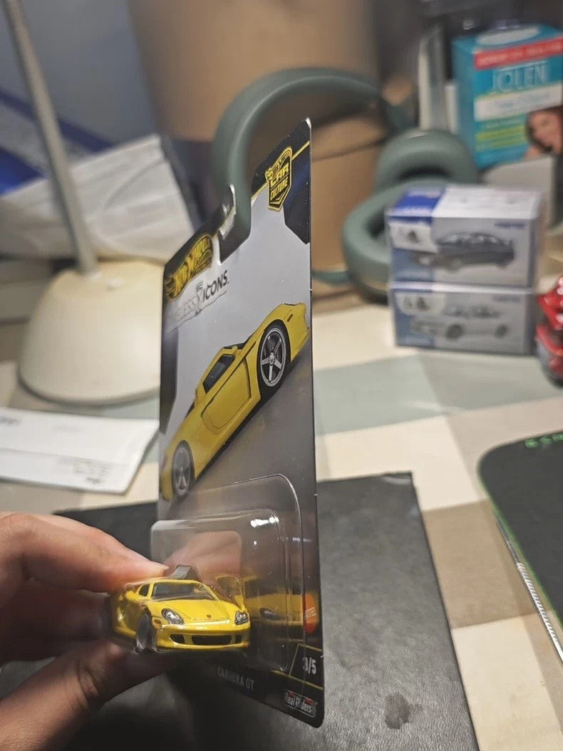 Hot Wheels Premium Car Culture Porsche Carrera GT Timeless Icons #3 Veículo de Brinquedo Colecionável de Metal Fundido na Escala 1/64 Original