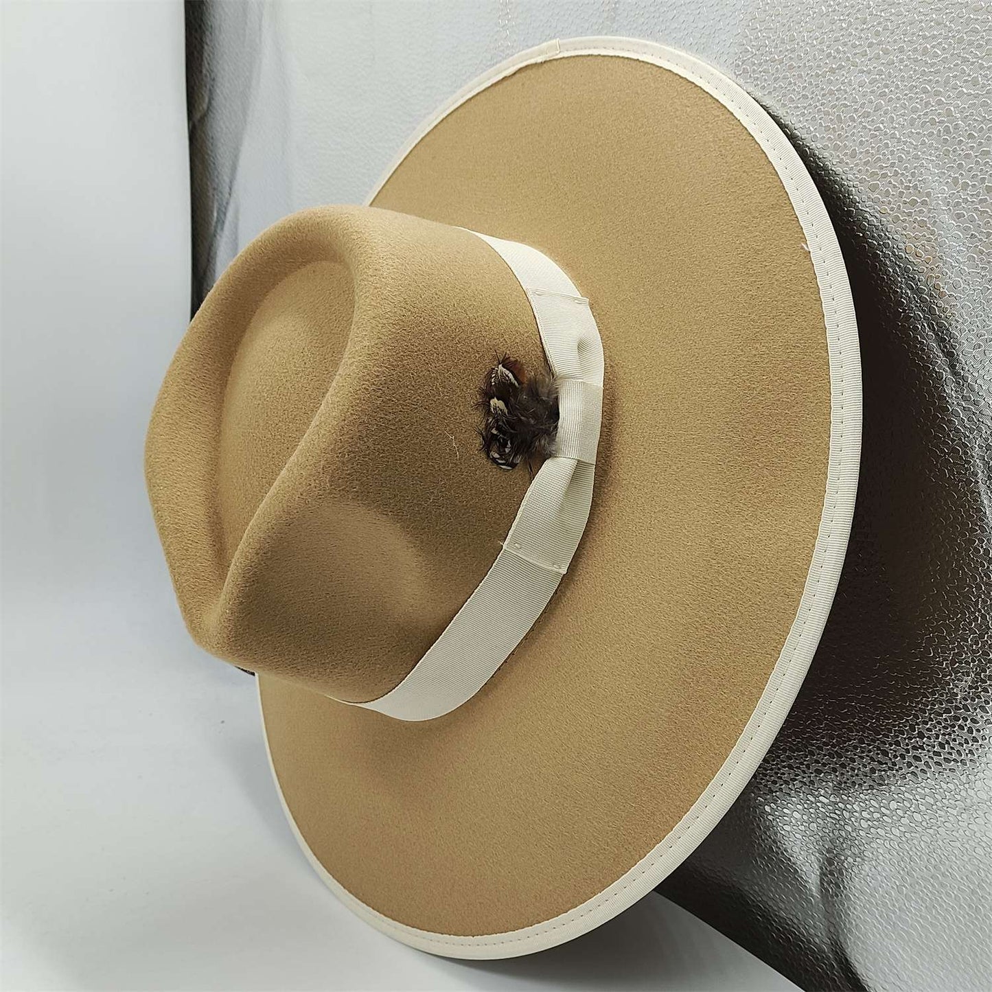 Chapéu Fedora Pintado à Mão Masculino e Feminino Chapéu Panamá Moda Primavera Outono com Pena Envolta Chapéu Fedora de Lã com Aba Grande