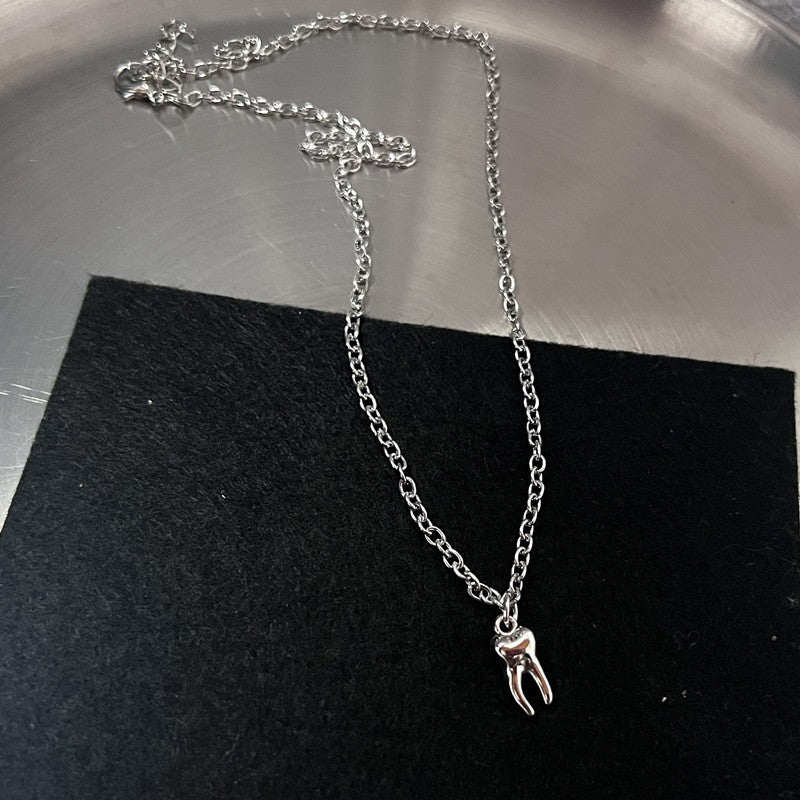 Colar com Pingente de Dente de Coração e Fogo em Forma de Flail Y2K para Mulheres e Homens, Joias da Moda Gótica e Punk?