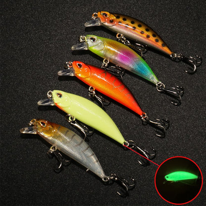 Kit de Iscas Artificiais 5 Peças: Minnow Afundante, Truta, Isca Artificial, Crankbait, Anzol para Baixo, Wobbler, Caixa de Equipamentos de Pesca, Jerkbait Flutuante
