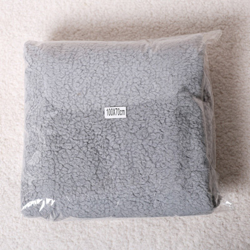Manta para Dormir Pet Macia Confortável Quente Flannel Pele de Cordeiro Cobertor para Cães Engrossar Impermeável Tapete para Cães e Gatos Acessórios para Cães
