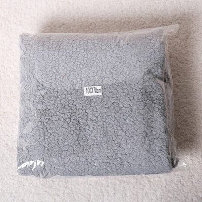 Manta para Dormir Pet Macia Confortável Quente Flannel Pele de Cordeiro Cobertor para Cães Engrossar Impermeável Tapete para Cães e Gatos Acessórios para Cães