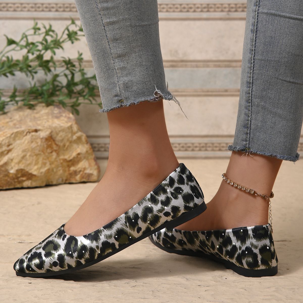 Leopard Shoes 2025 New Women Flats Woman Casual Shoes Pointe Toe Spring Summer Flat Fashion Ladies Shoes Slip-on Big Size