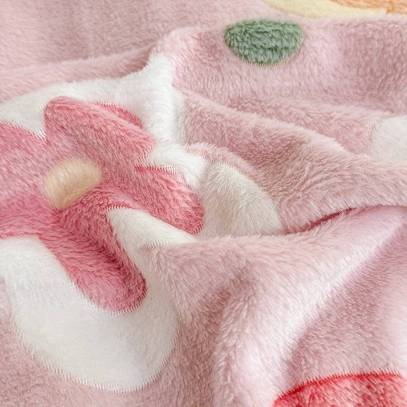 Cozy Floral Flannel Throw Blanket Soft Machine Washable All-Season Comfort with Cute Pink Strawberry Flower Design