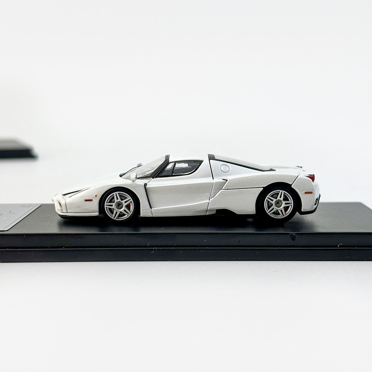 Rei Modelo 1:64 Edição Enzo Figura Simulação Liga Abre-Tampa Miniatura Die-Cast Carro Modelo Personalizado Brinquedos Presente Ornamento Colecionável