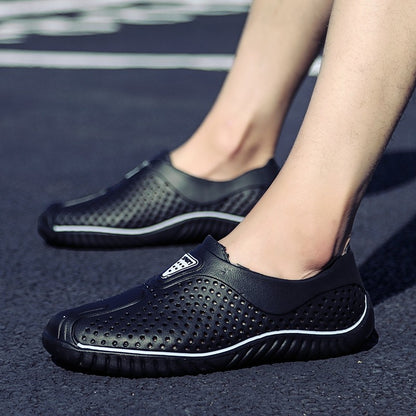 2025 Breathable Summer Men Slippers Outdoor Water Shoes Hollow Ultra Light Beach Shoes Casual Men Sandals  Black Garden Shoes