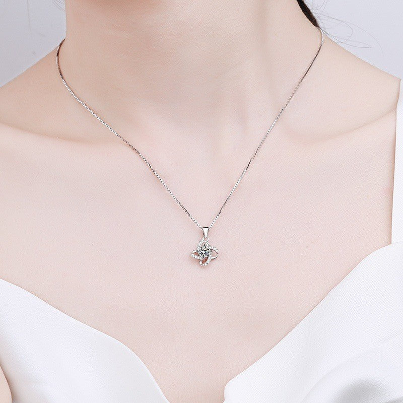 18K white gold and platinum PT950 necklace women's fashionable and versatile four-leaf clover windmill pendant clavicle chain