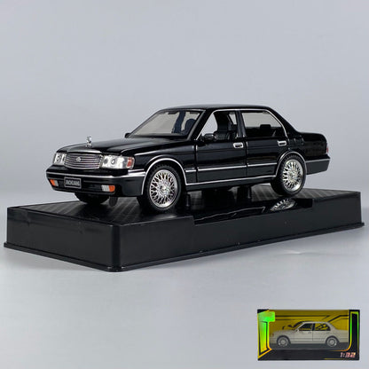 1:32 Toyota Crown Royal Clássico Veículo Liga Fundida Carro de Brinquedo Infantil Modelo Miniatura Coleção Hobbies de Férias