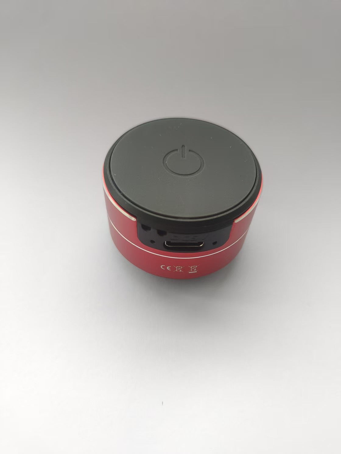O Fone de Condução Óssea Está Chegando. O Som É Produzido Através de Diferentes Meios. Pequeno Mas com Grande Volume.