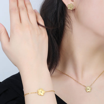 Pulseira Clássica de Aço Inoxidável de Luxo Feminina Ajustável com Cinco Flores para Mulheres Novas Joias da Moda para Festas Presentes Trevo