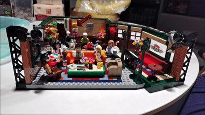 Blocos de Montar LEGO Friends Ideas Central Perk 7 Minifiguras Novas de Setembro de 2019 Brinquedo Presente de Aniversário Natal 21319 1070 Peças