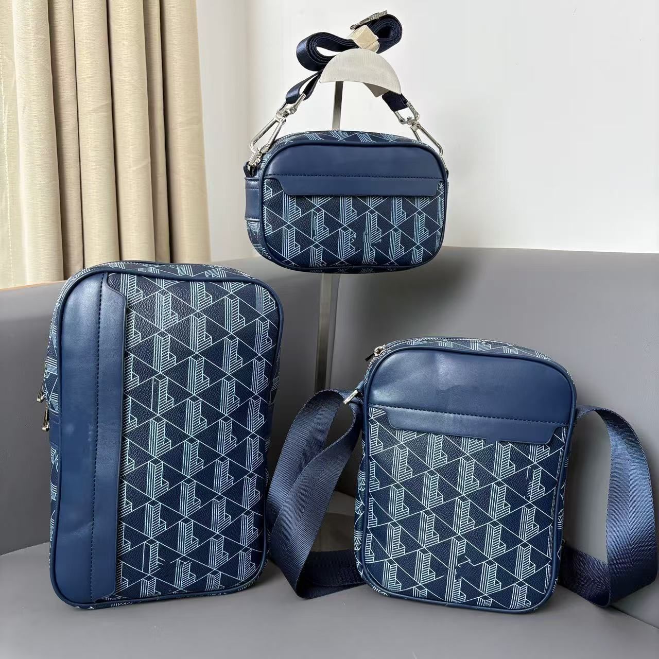 2025 new retro printed men's shoulder bag, casual and fashionable crossbody bag, horizontal version trendy men's crossbody bag