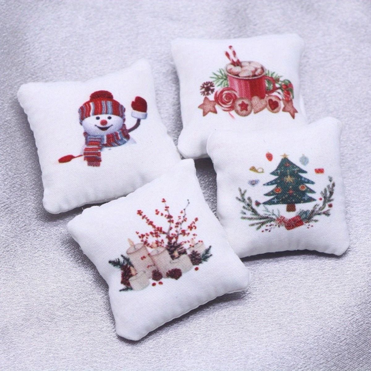 4pcs Dollhouse Mini Christmas Pillows, DIY Miniature Home Living Room Scene Decoration Props,Model Accessories,Christmas decor