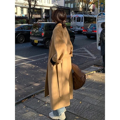 Casaco Feminino de Lã de Comprimento Médio Outono Inverno Estilo Camel Hepburn Casaco Folgado Marca Chinesa de Moda