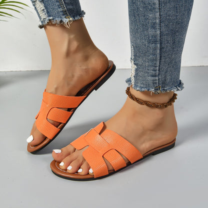 Ladies' Fashionable Casual Flat Sandals 2025 Versatile Outdoor Wear Flat Slippers for Wearing Outside Brand Design Slippers