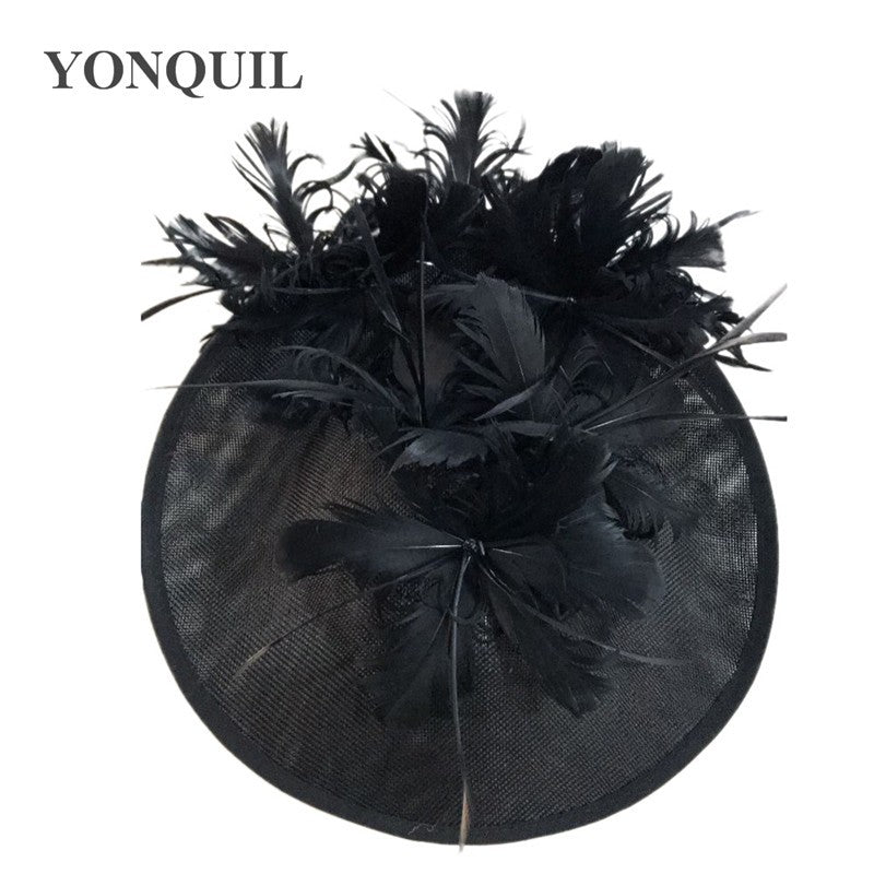 Bonés Cinzentos Millinery Com Acessórios de Tiara Imitação Sinamay Chapéu Derby de Coquetel Feminino Fascinadores de Cabelo de Noiva com Pena Chique